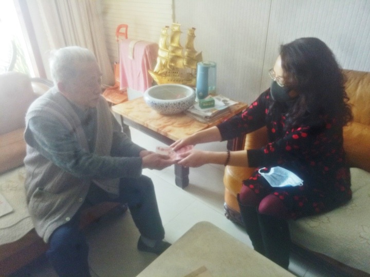 赤诚写大爱，，，，，，质朴映丹心