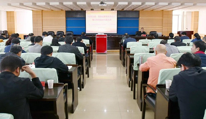 云维集团开展“以案为鉴，，，，，以身边事教育身边人”警示教育专题党课