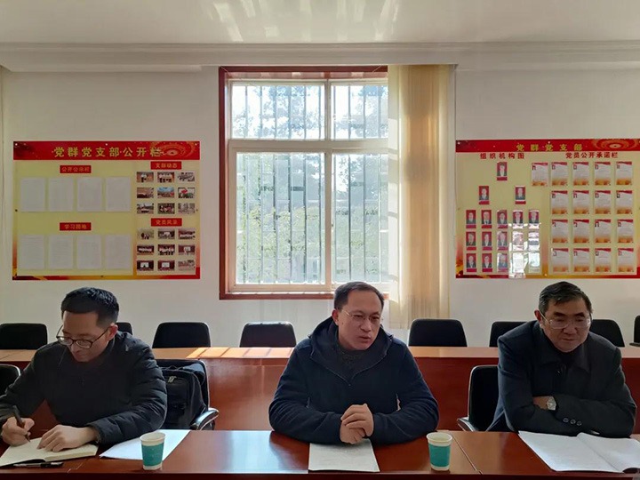 云煤（NG体育）集团党委委员、副总经理张清到可保煤矿公司开展春节送温暖慰问活动