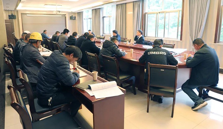 云煤（NG体育）集团总经理助理杜昌华一行到富源团结煤业公司开展煤矿项目建设专项调研