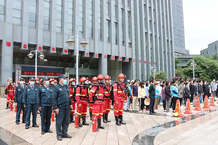 总结反思促提升，，，，，，谋划部署再发力——记集团2022年度总部办公大楼火灾事故应急演练