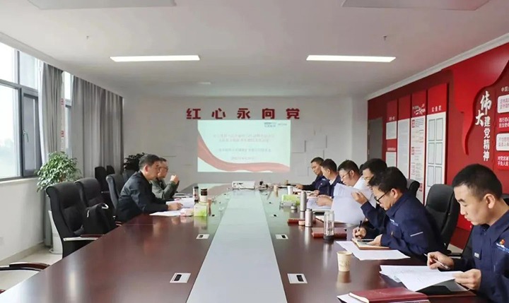 【主题教育】云煤（NG体育）集团党委副书记、工会主席王鑫到罗平东城煤矿公司指导主题教育专题民主生活会