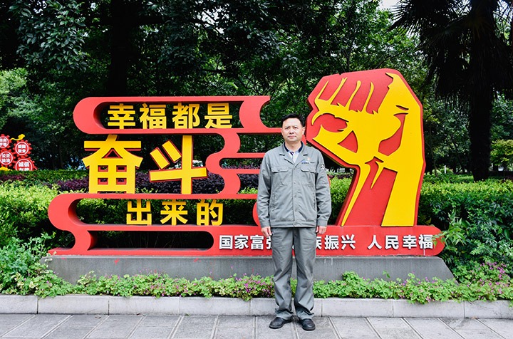 李富宾：技能为笔，，，，，，匠心为墨，，，，，，绘就人生出彩画卷