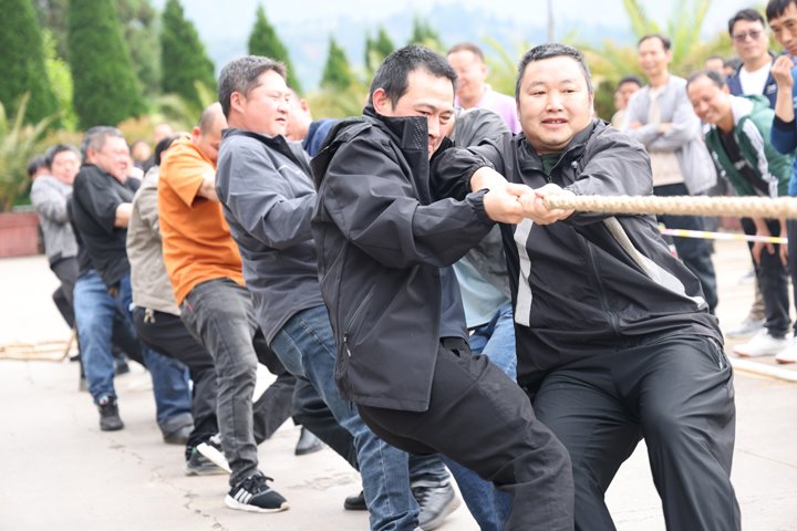 “绳”采飞扬  快乐较量——后所煤矿公司举办拔河比赛点燃职工斗志