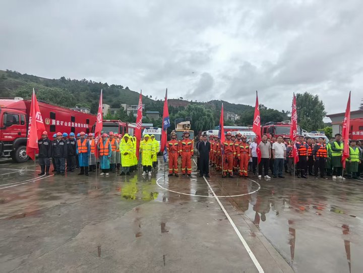 富源县防汛应急综合演练：国家矿山应急救援东源队展现硬核实力