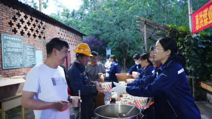 恩洪煤业公司开展2025年“夏送清凉嘱安全”活动